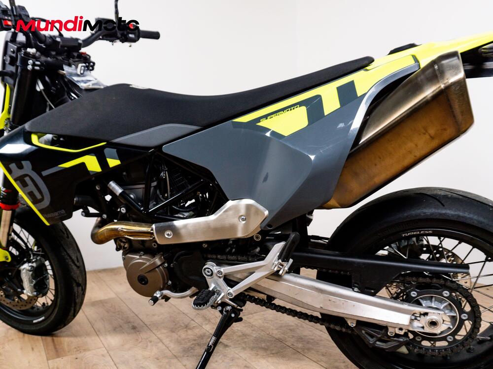 Husqvarna 701 Supermoto (2022) (10)