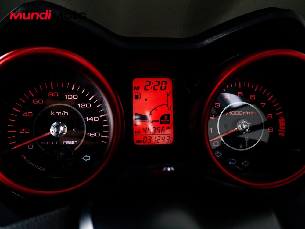 Yamaha X-Max 250 Sport (2011 - 13) (12)