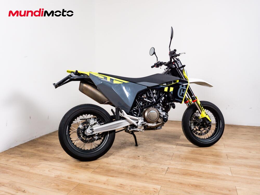 Husqvarna 701 Supermoto (2022) (3)