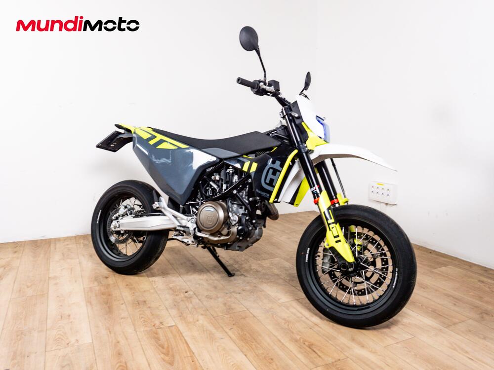 Husqvarna 701 Supermoto (2022) (2)