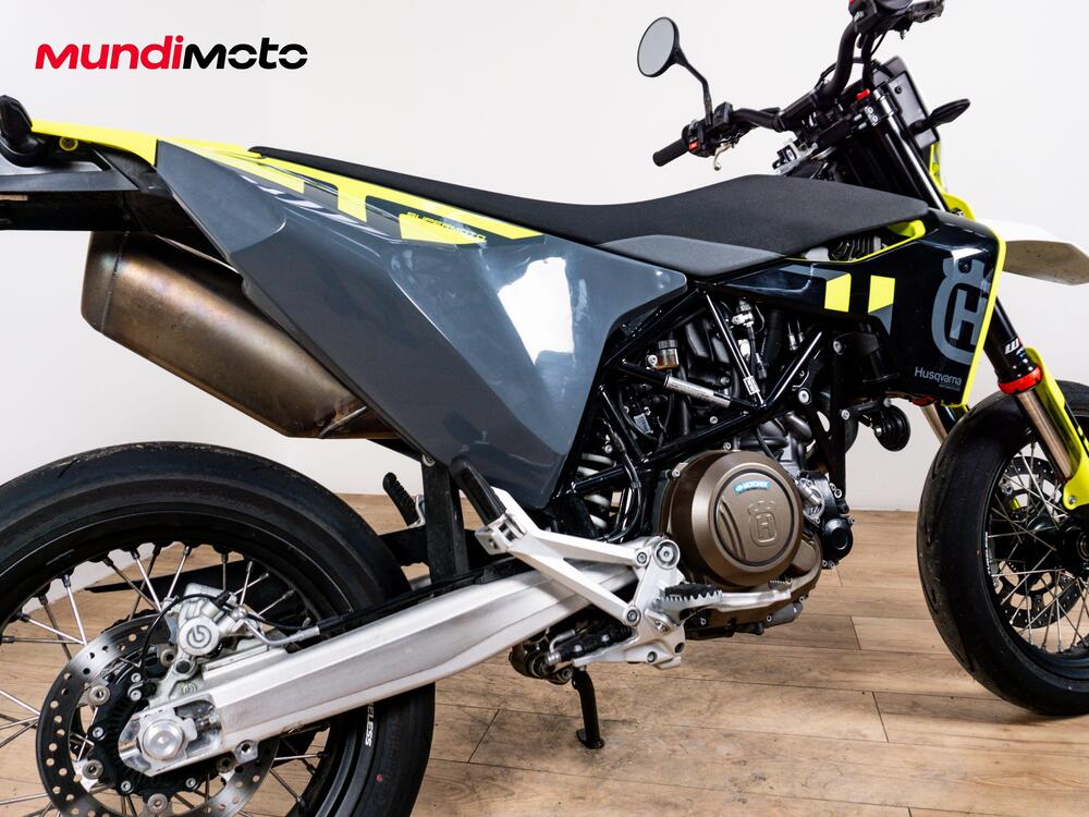 Husqvarna 701 Supermoto (2022) (4)