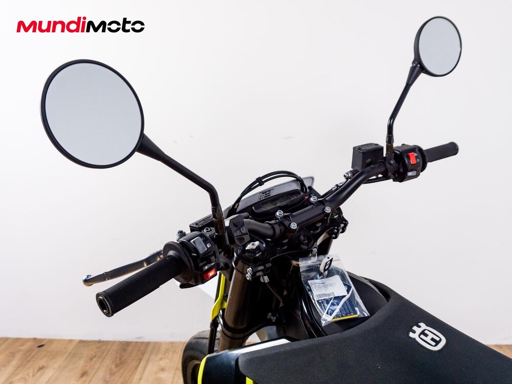 Husqvarna 701 Supermoto (2022) (11)