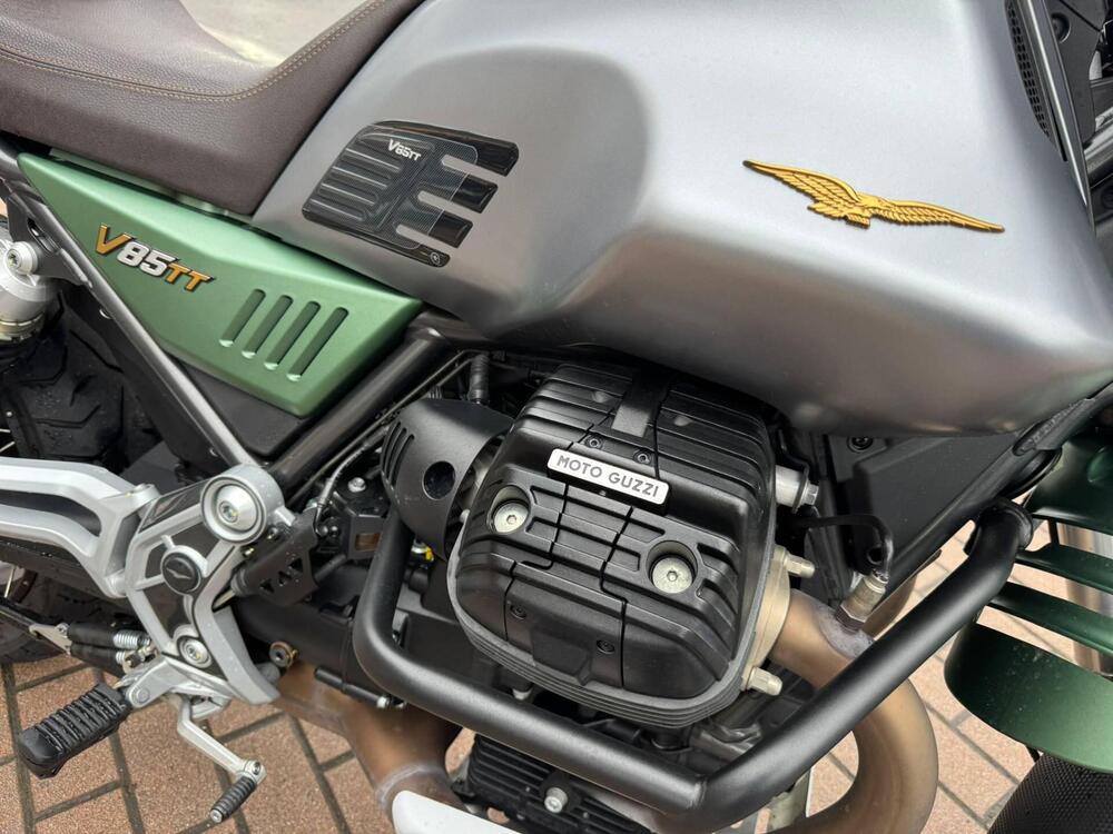 Moto Guzzi V85 TT Centenario (2021 - 22) (3)