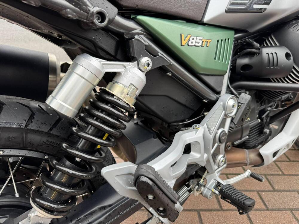 Moto Guzzi V85 TT Centenario (2021 - 22) (6)