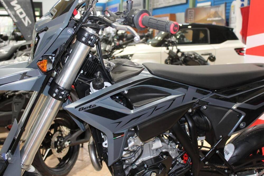 Betamotor RR 125 4T Motard T (2025) (4)