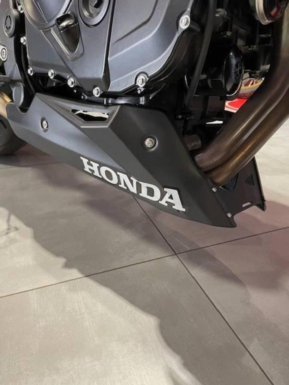 Honda CB 750 Hornet (2023 - 24) (12)