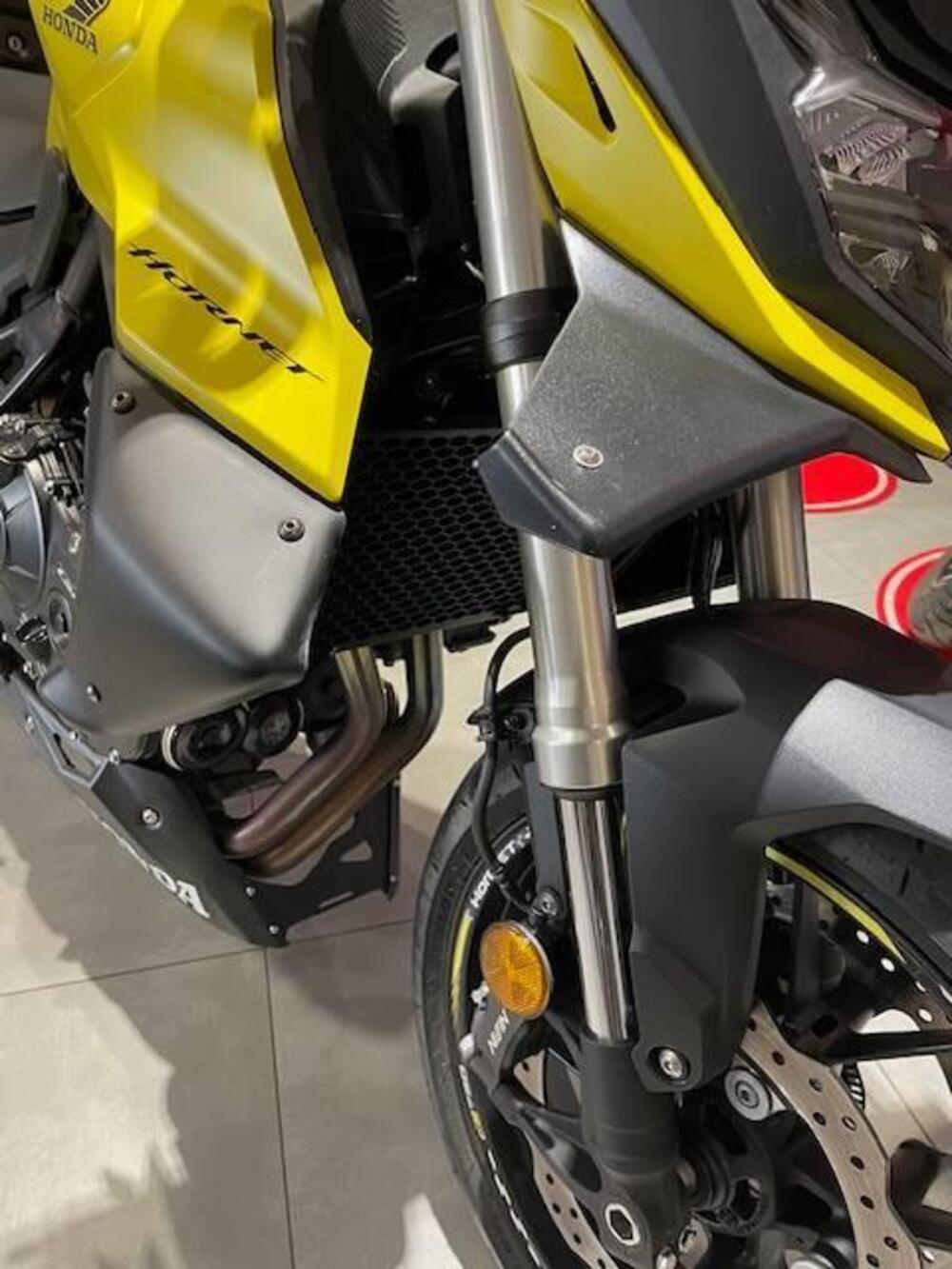 Honda CB 750 Hornet (2023 - 24) (13)