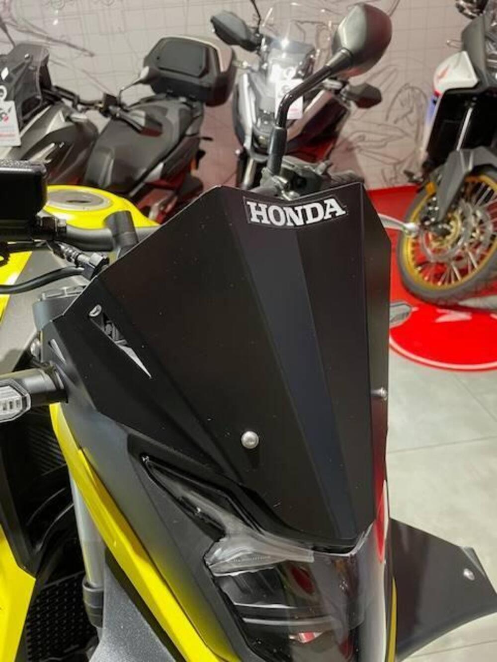 Honda CB 750 Hornet (2023 - 24) (14)
