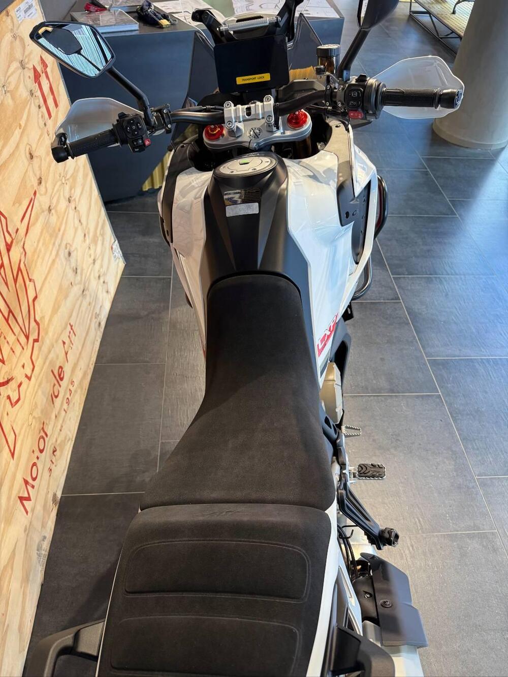 MV Agusta LXP Orioli (2024 - 25) (9)
