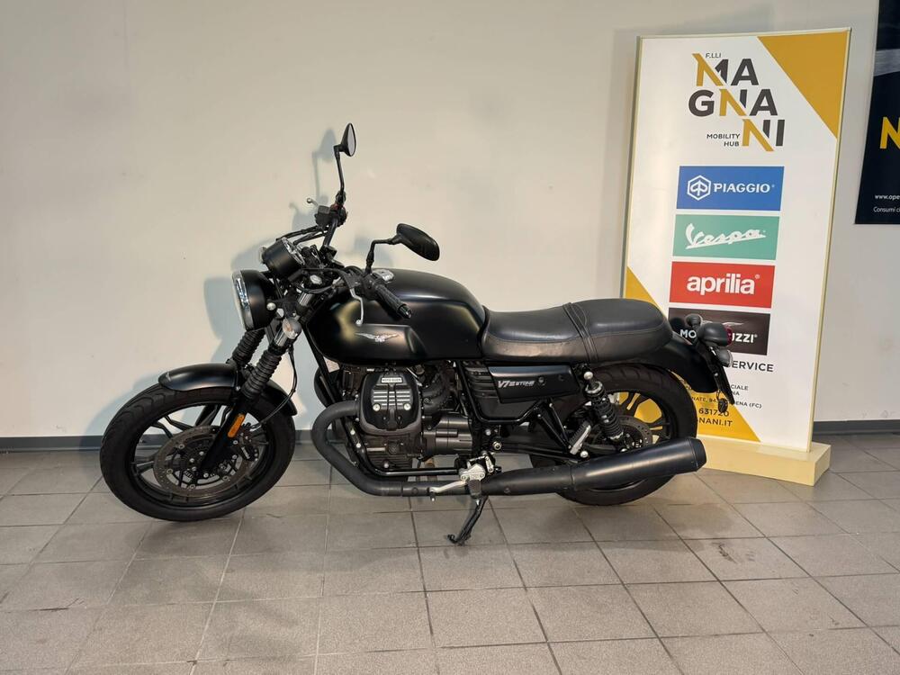 Moto Guzzi V7 III Stone (2017 - 20)