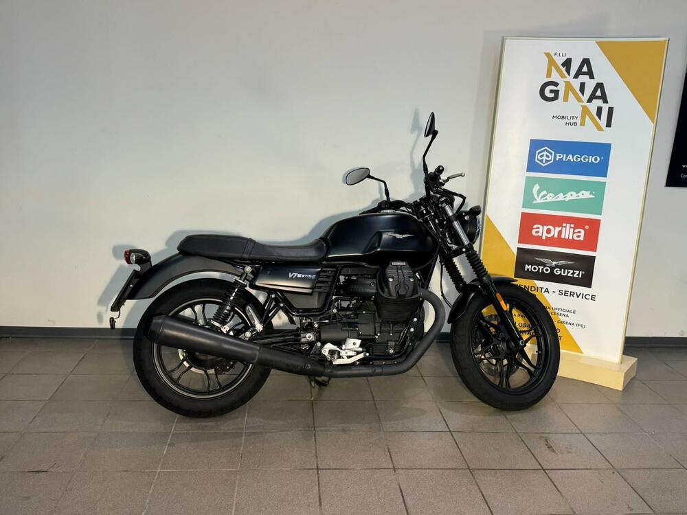 Moto Guzzi V7 III Stone (2017 - 20) (3)
