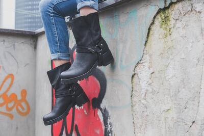 Biker boots in passerella e nel guardaroba: non un ritorno, ma una conferma!