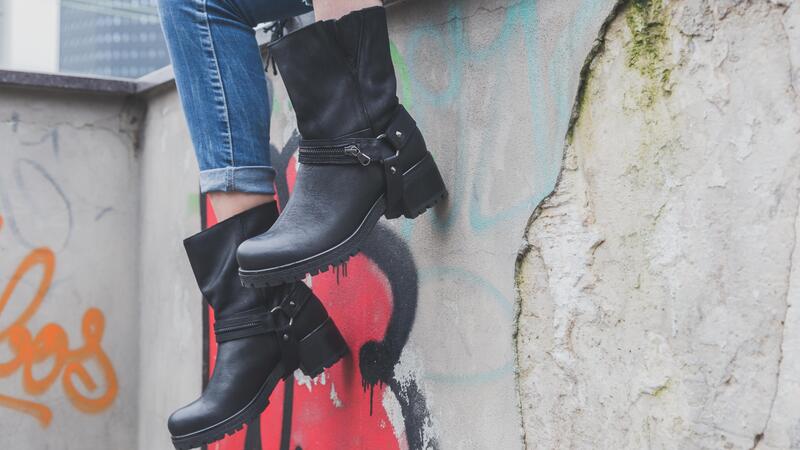 Biker boots in passerella e nel guardaroba: non un ritorno, ma una conferma!