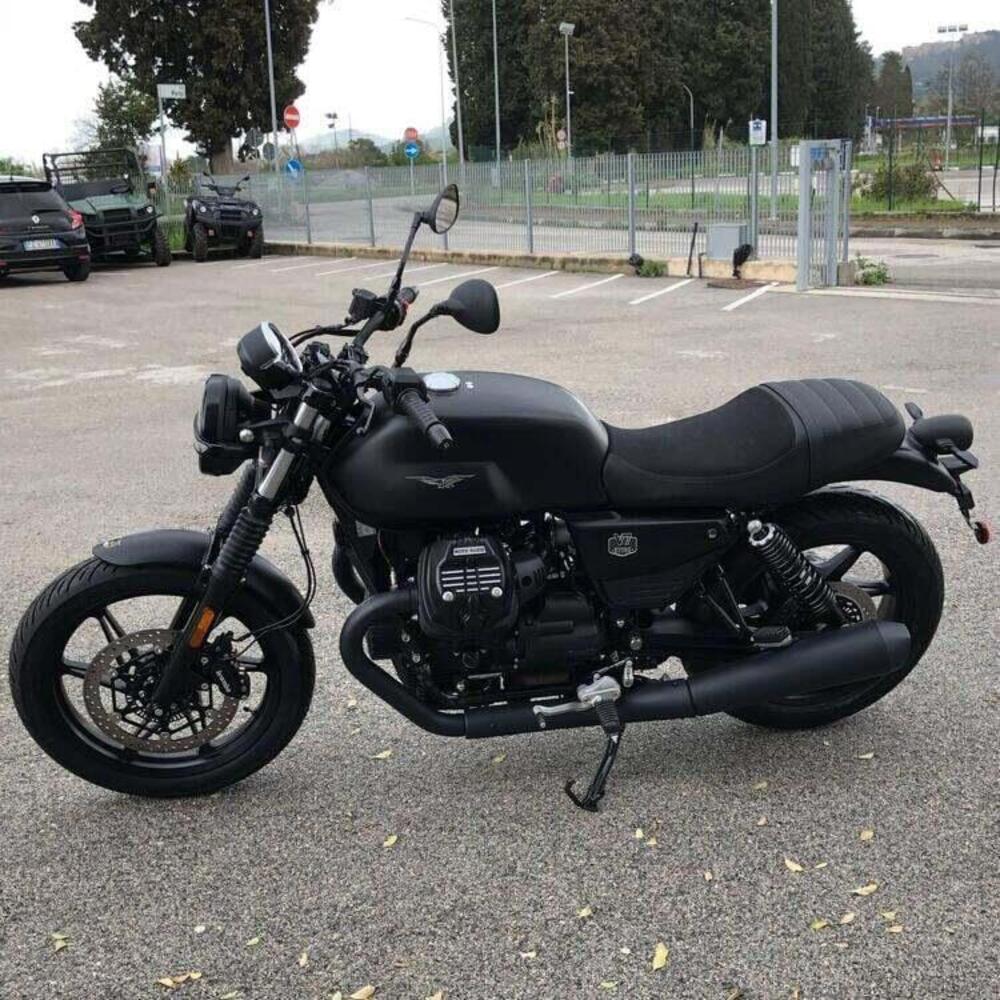 Moto Guzzi V7 Stone (2025) (4)