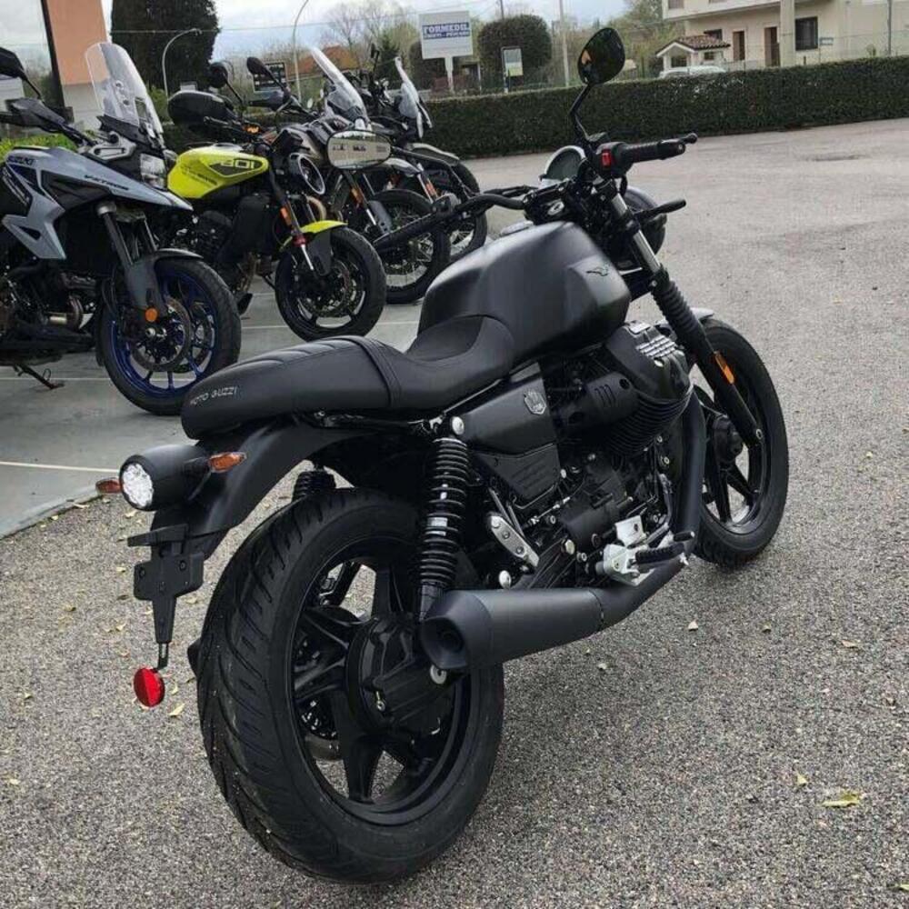 Moto Guzzi V7 Stone (2025) (6)