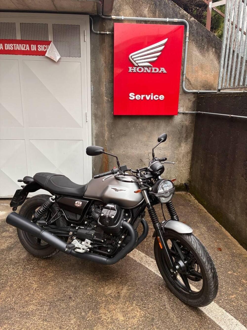 Moto Guzzi V7 Stone (2021 - 24)