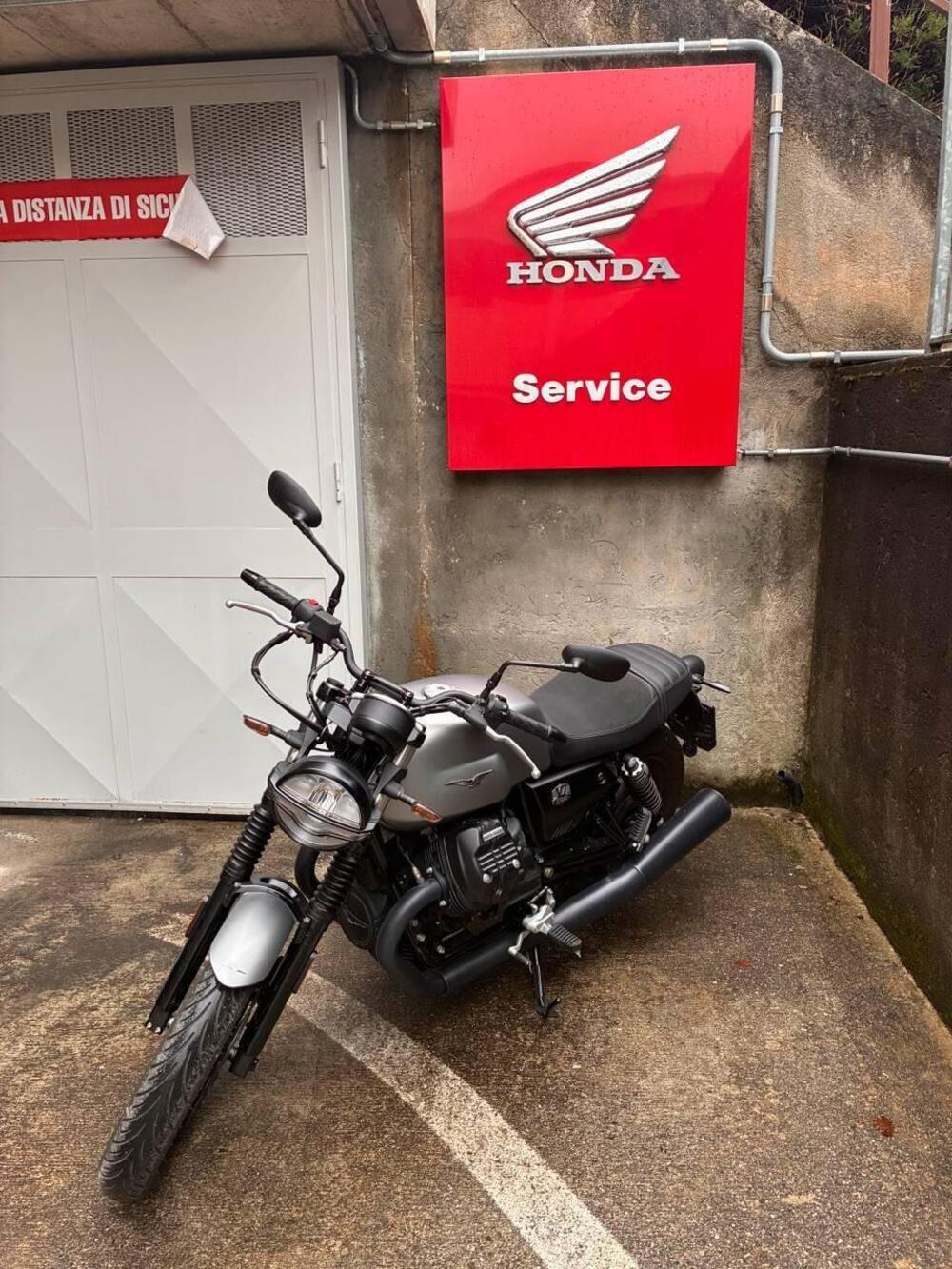Moto Guzzi V7 Stone (2021 - 24) (2)