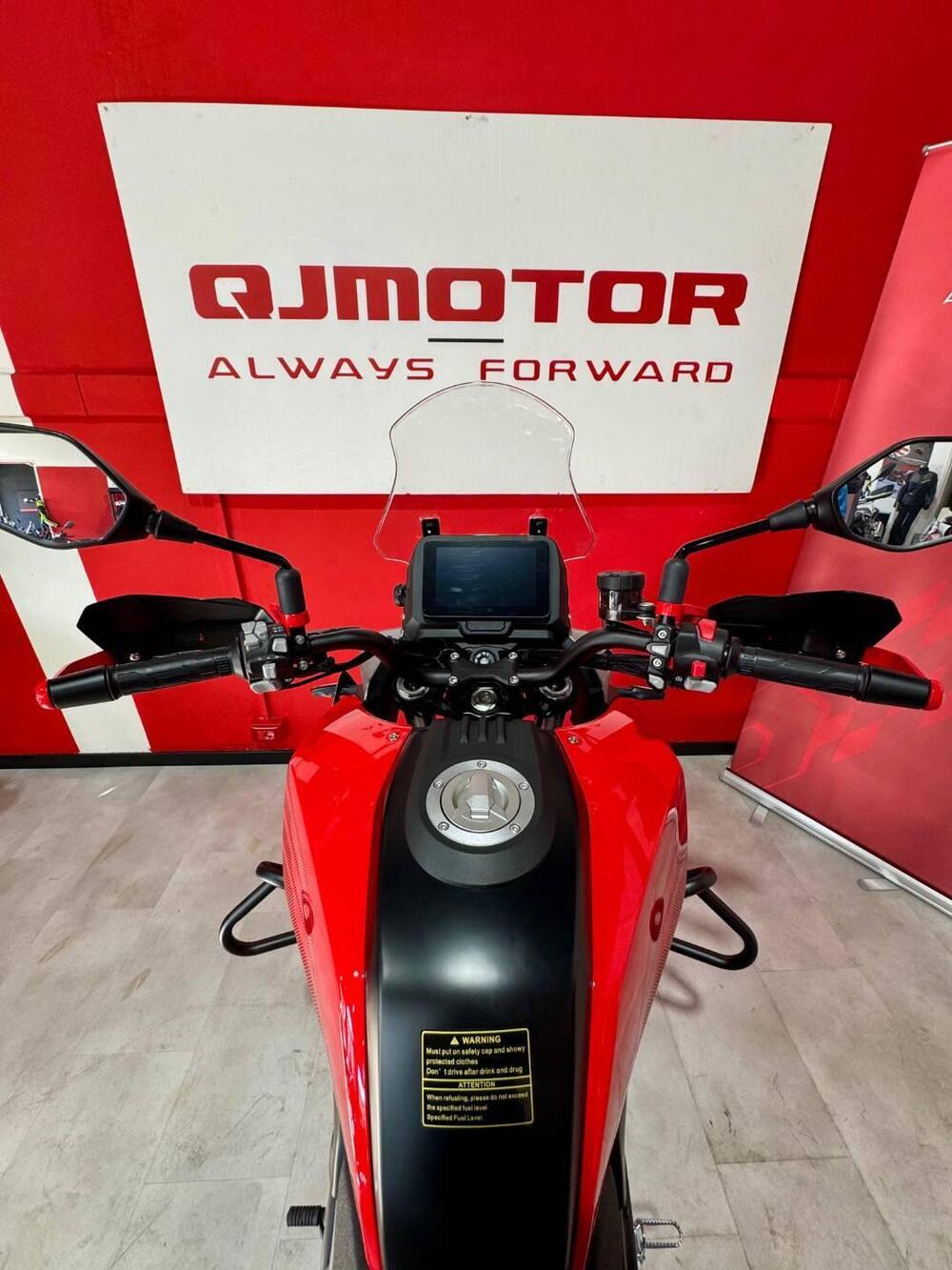 QJ Motor SRT 700 SX (2025) (4)