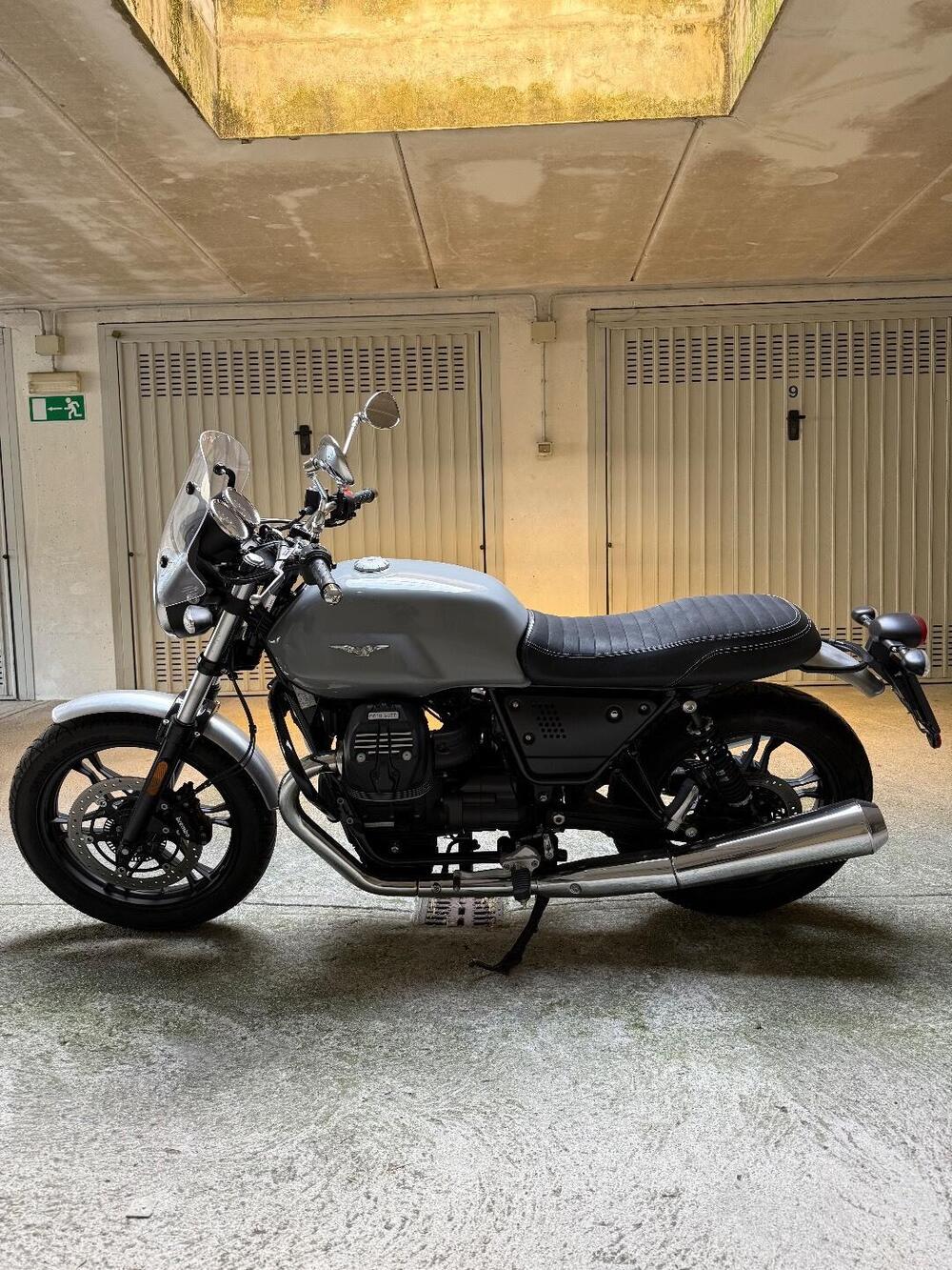 Moto Guzzi V7 III Milano (2018 - 20) (4)