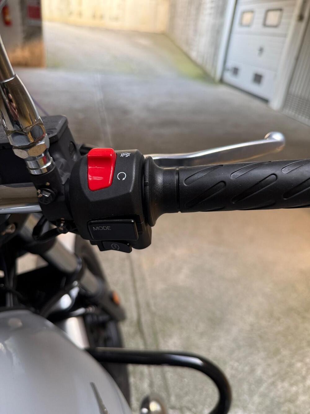 Moto Guzzi V7 III Milano (2018 - 20) (8)