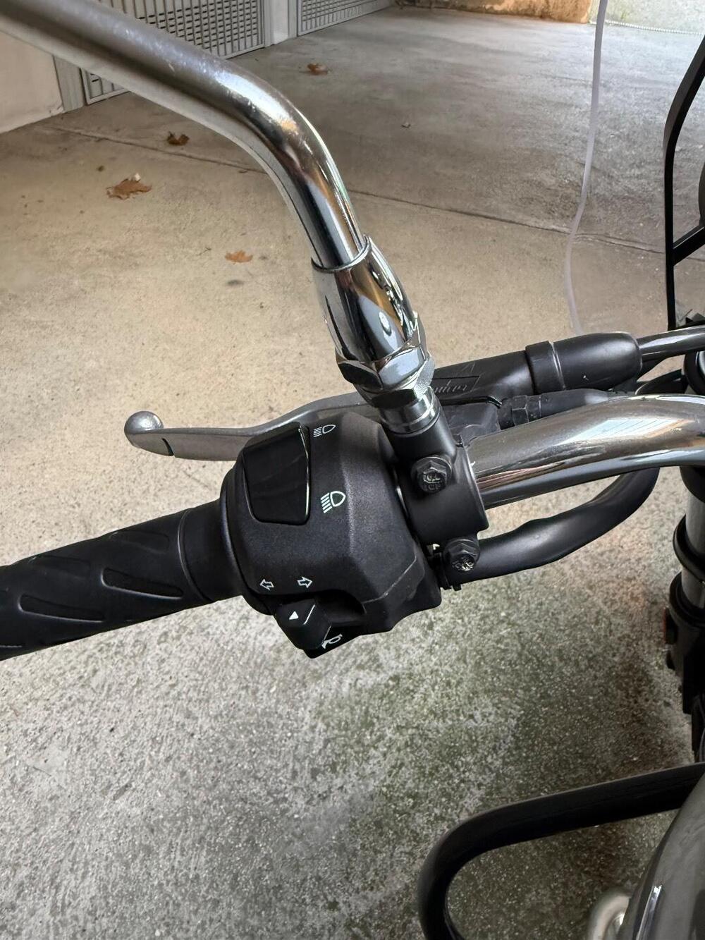 Moto Guzzi V7 III Milano (2018 - 20) (9)