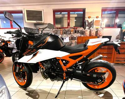 KTM 990 Duke R (2026) nuova