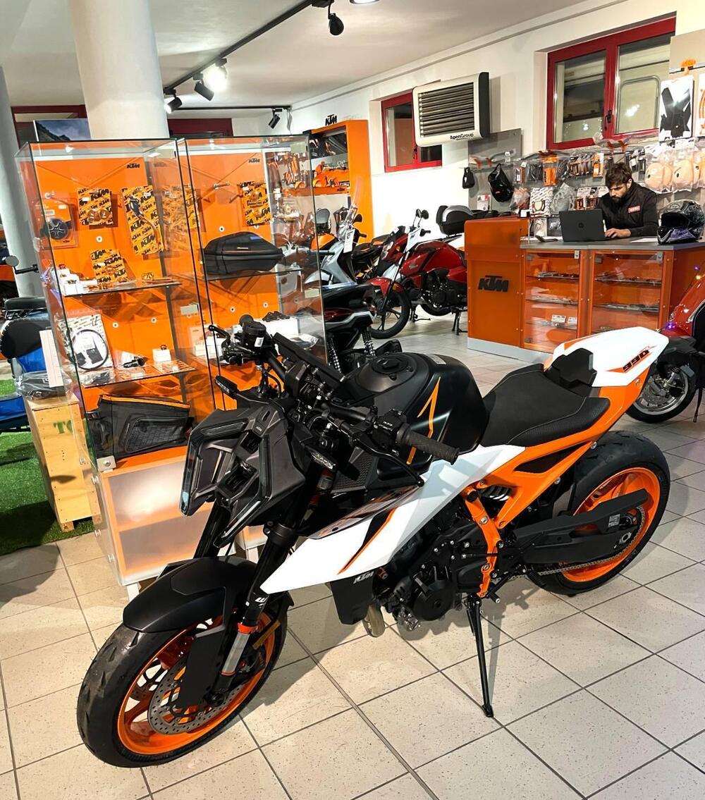 KTM 990 Duke R (2026) (2)