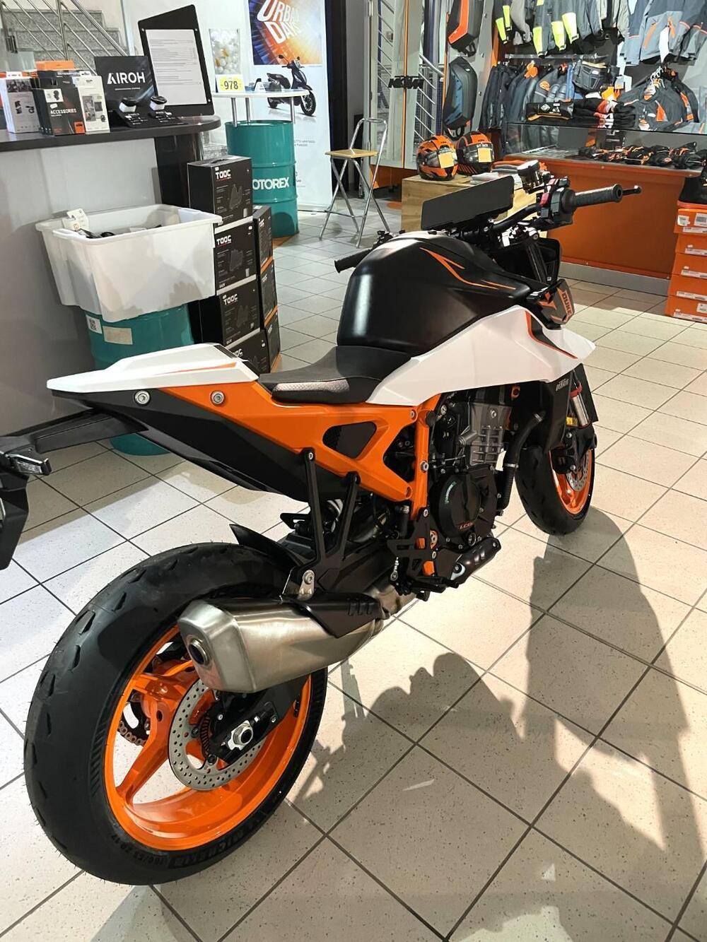 KTM 990 Duke R (2026) (3)