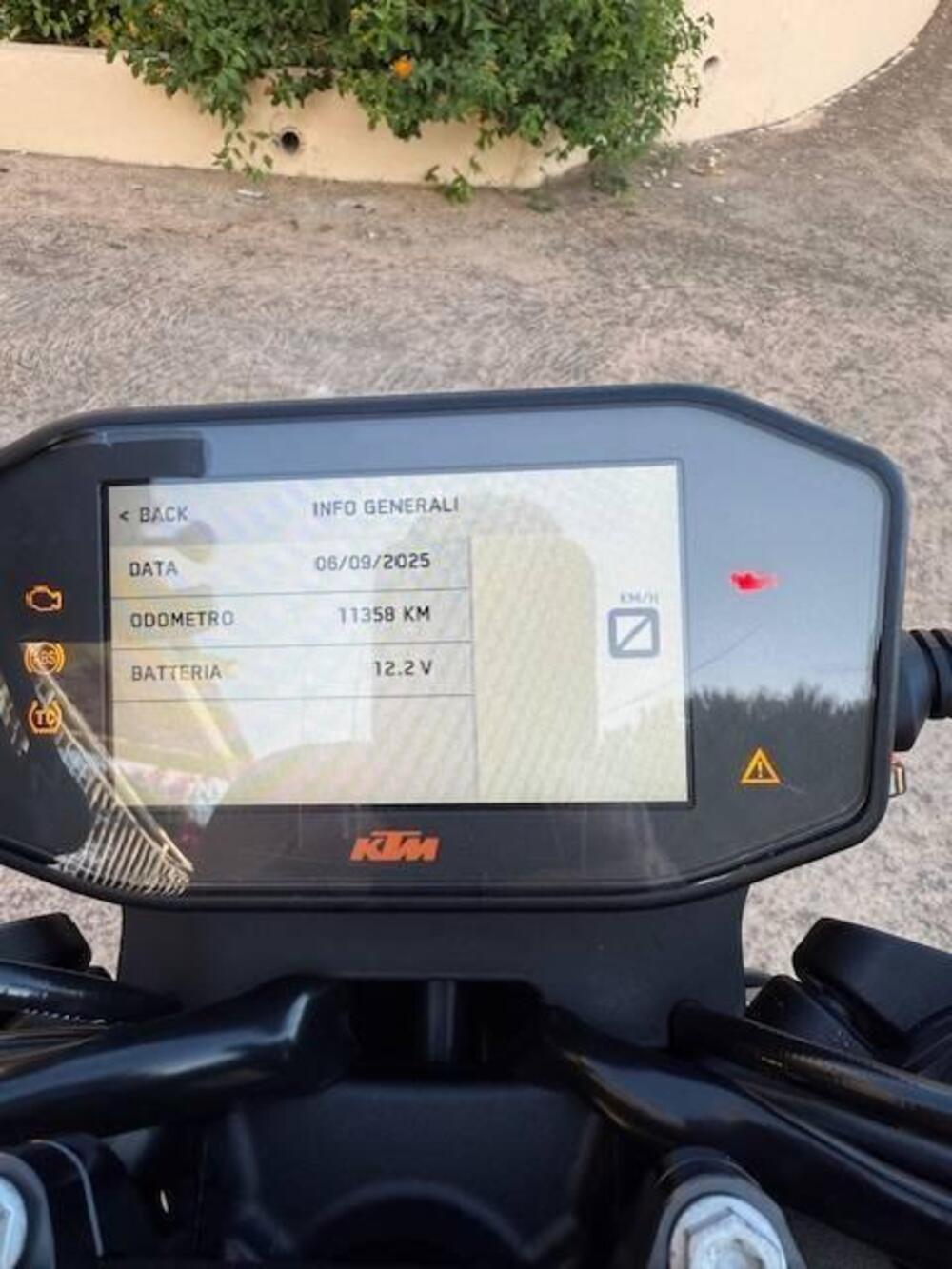 KTM 890 Duke R (2021) (7)