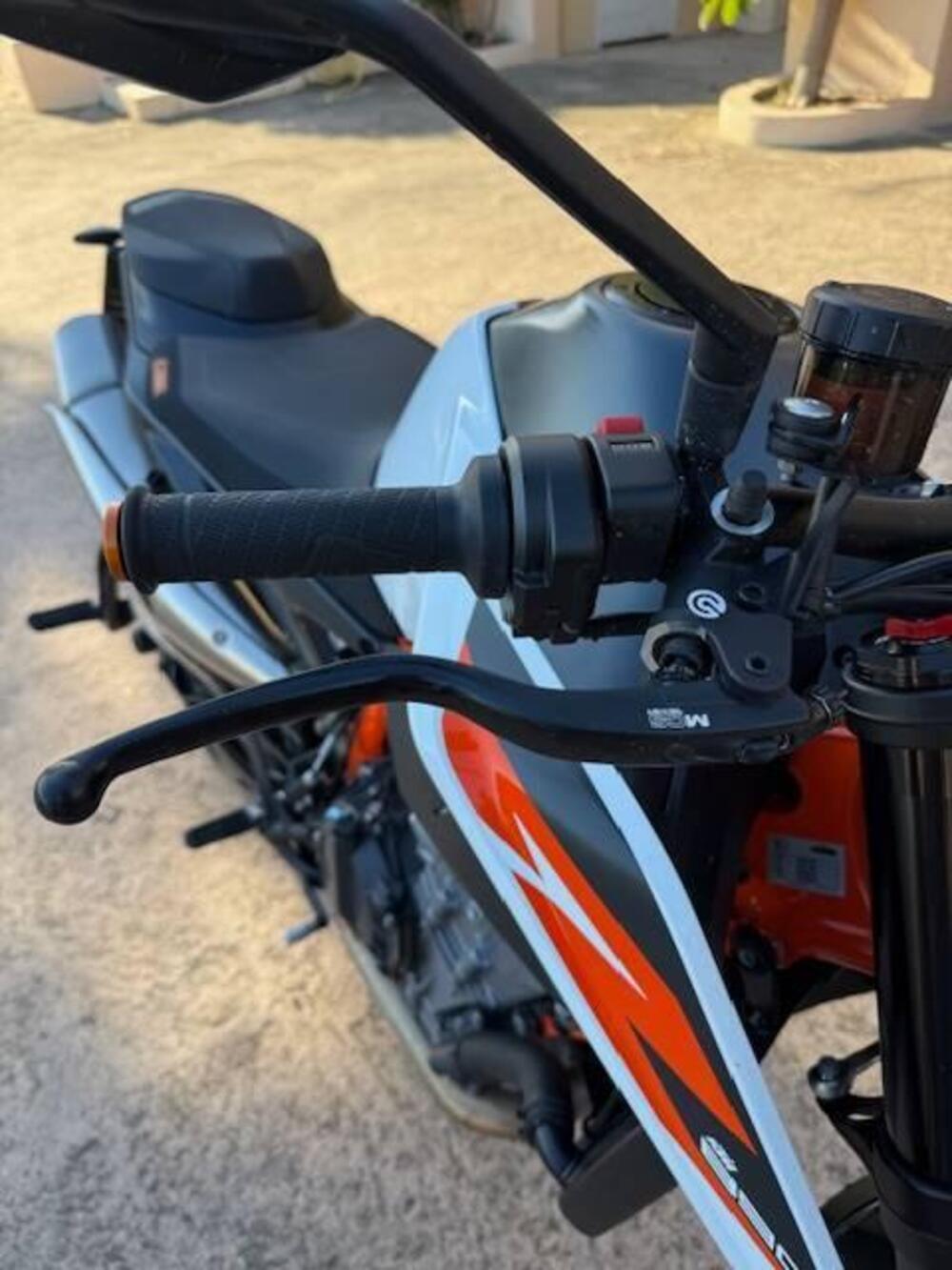 KTM 890 Duke R (2021) (8)