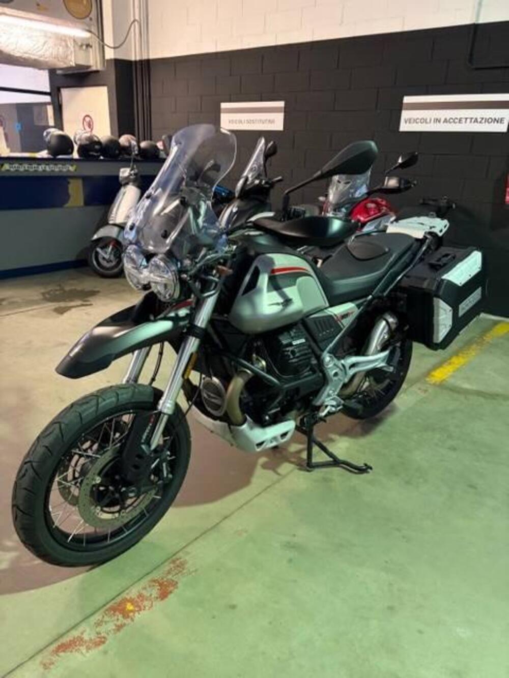 Moto Guzzi V85 TT Travel (2021 - 23) (3)