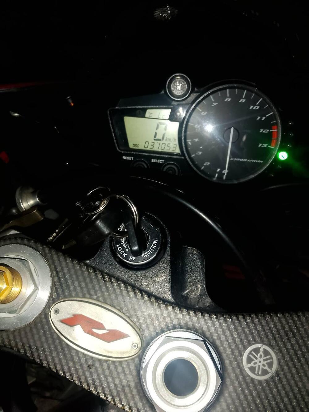 Yamaha YZF R1 (2002 - 03) (8)