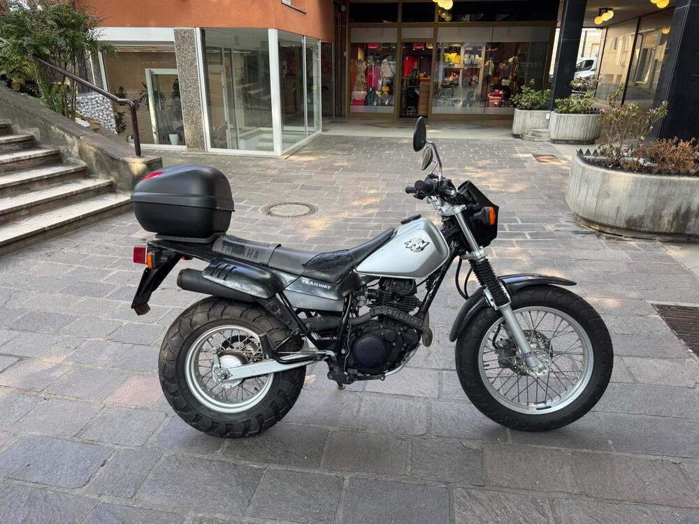 Yamaha TW 125 (8)