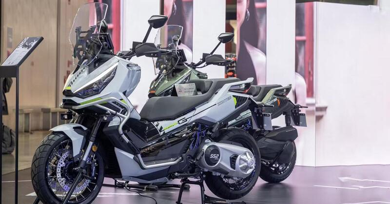 Maxi-scooter Zontes ZT 552 T: arriva anche la versione adventure