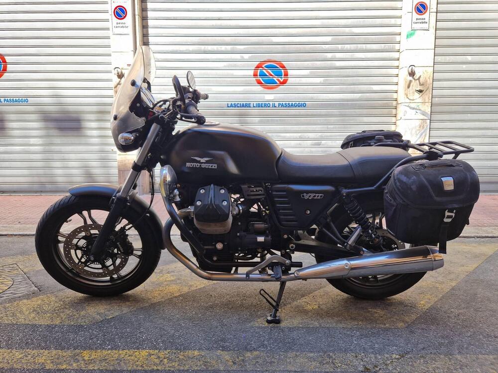 Moto Guzzi V7 II Stone (2015 - 17) (3)