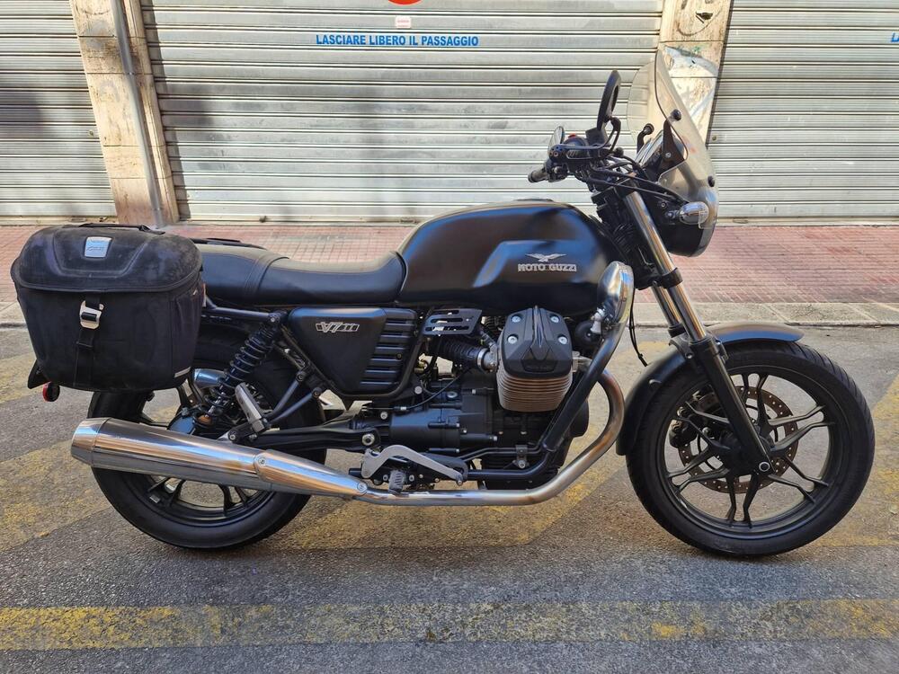 Moto Guzzi V7 II Stone (2015 - 17)
