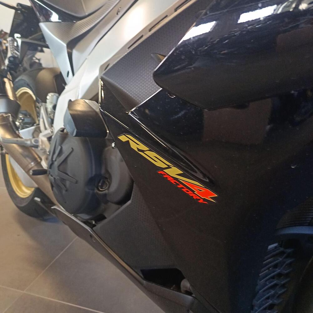 Aprilia RSV4 1100 Factory (2021 - 24) (3)