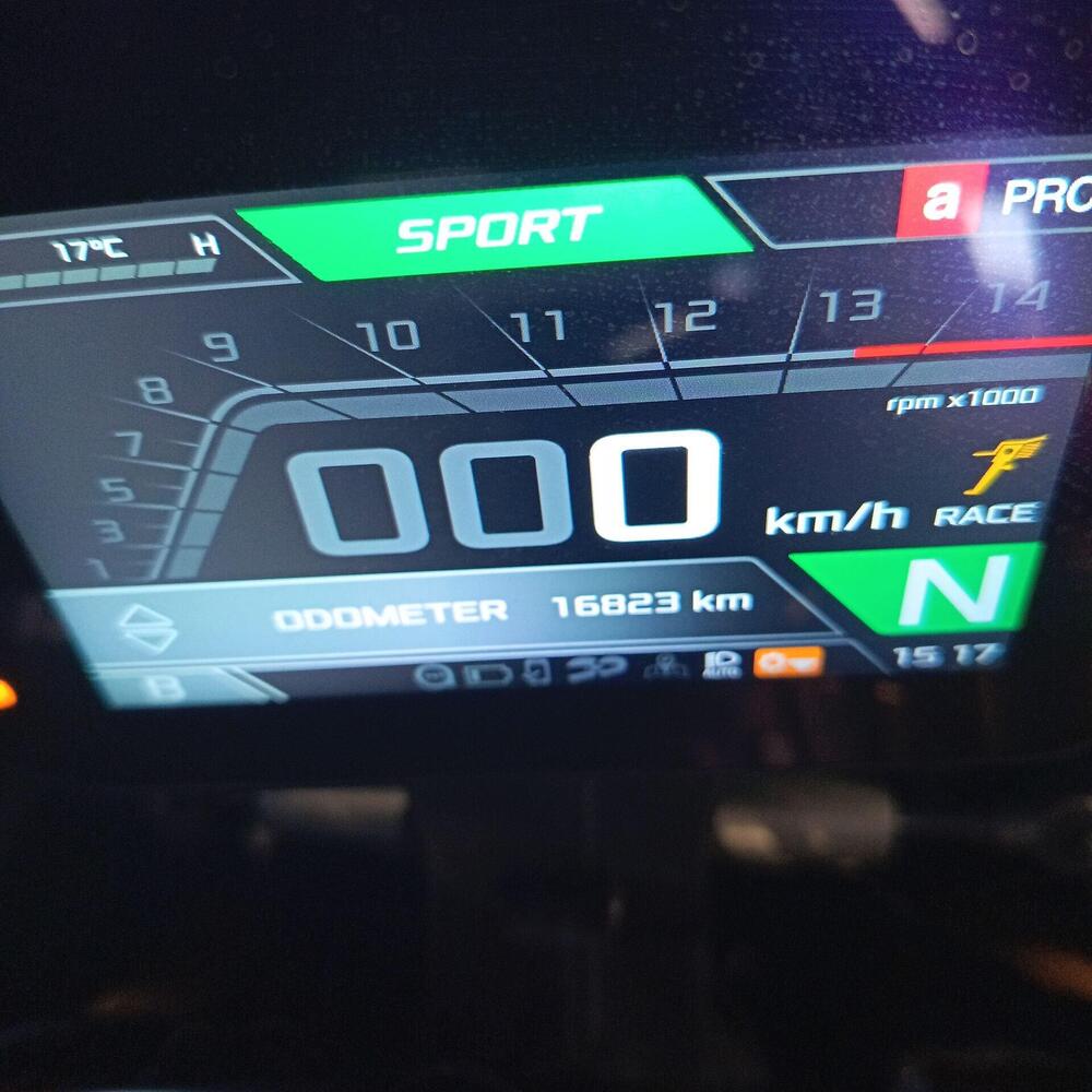 Aprilia RSV4 1100 Factory (2021 - 24) (7)