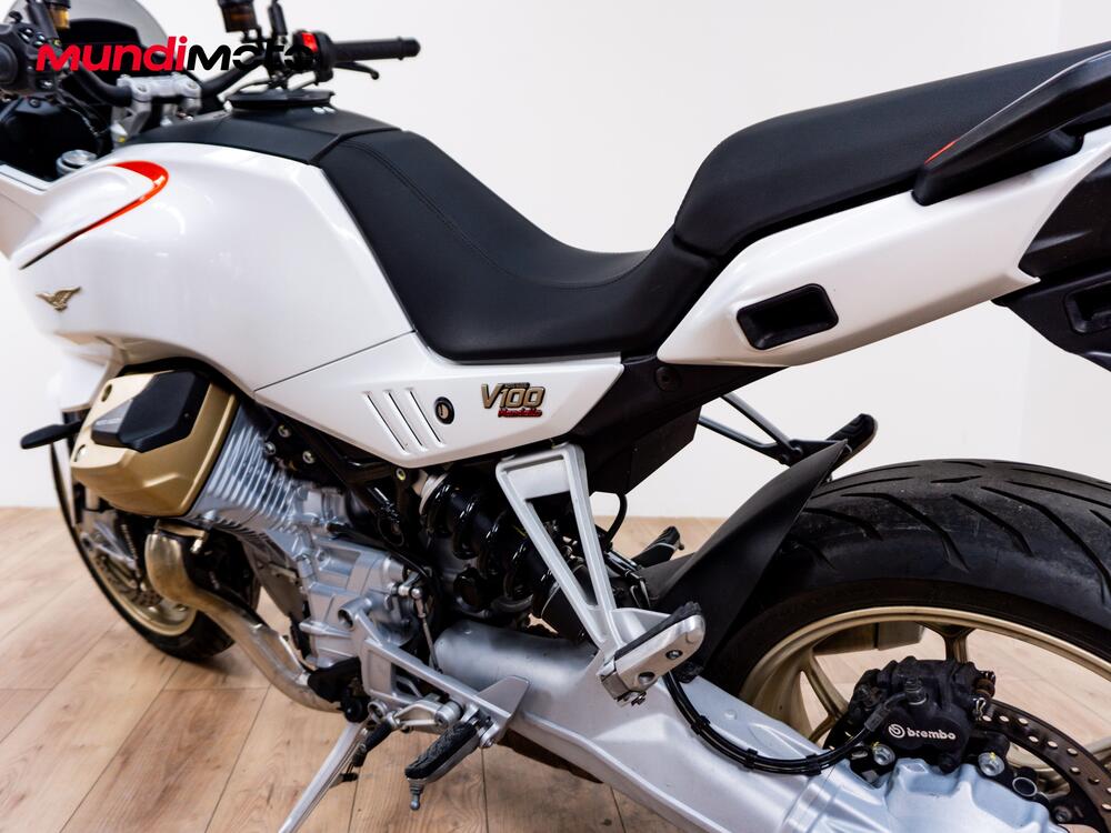 Moto Guzzi V100 Mandello (2022 - 24) (10)