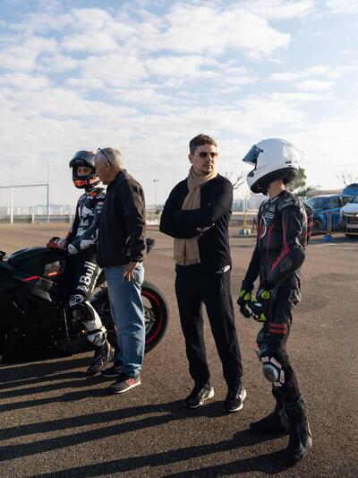 MotoGP 2025. Maverick Vi&ntilde;ales, allenamento speciale con Jorge Lorenzo e suo padre