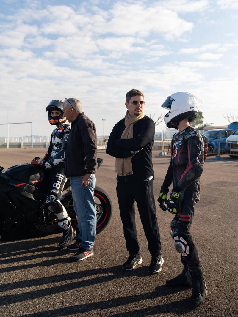 MotoGP 2025. Maverick Vi&ntilde;ales, allenamento speciale con Jorge Lorenzo e suo padre