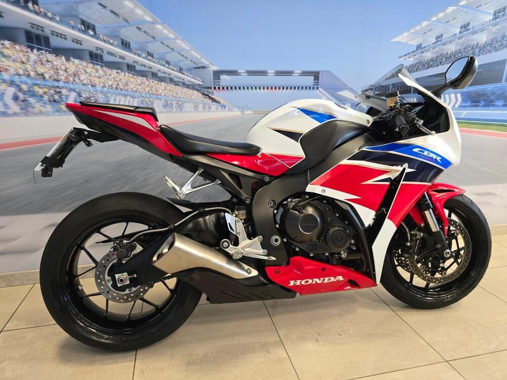 Honda CBR 1000 RR Fireblade (2012 - 16) (2)