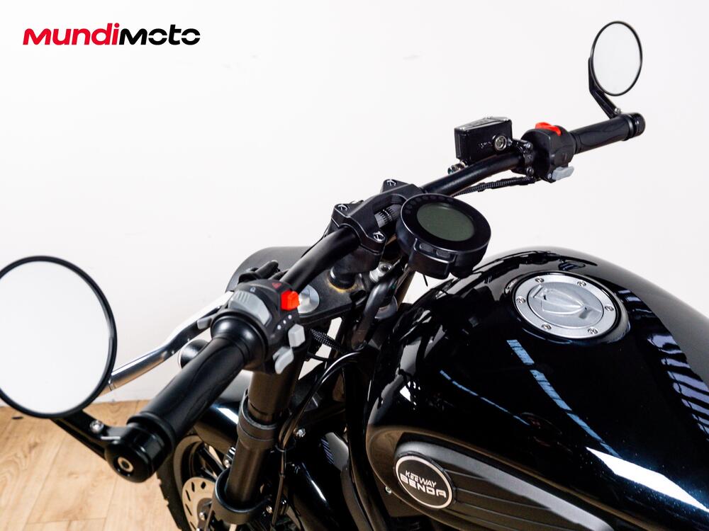 Keeway Motor V302 C (2022 - 25) (11)