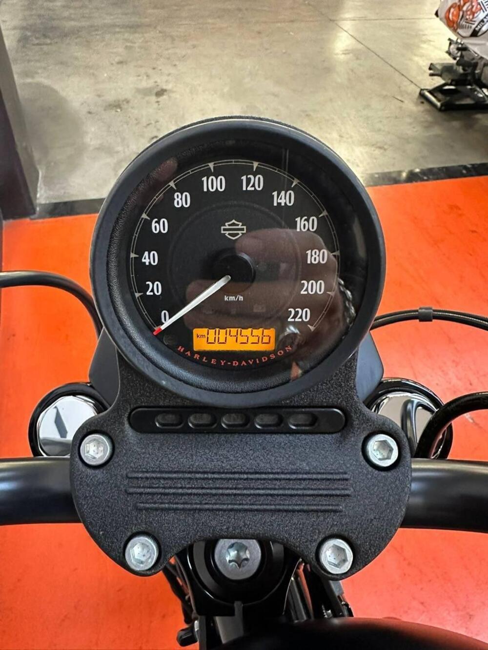 Harley-Davidson 883 Iron (2017 - 20) - XL 883N (4)