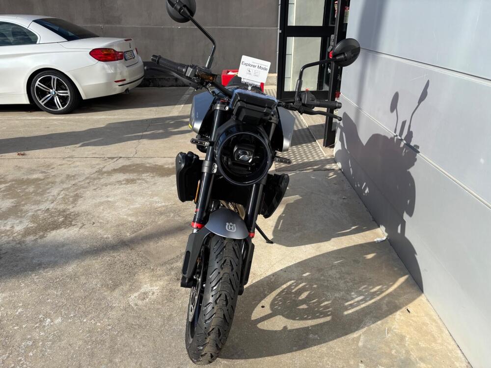 Husqvarna Svartpilen 801 L (2025) (3)