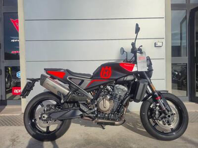 Husqvarna Svartpilen 801 (2024 - 25) usata