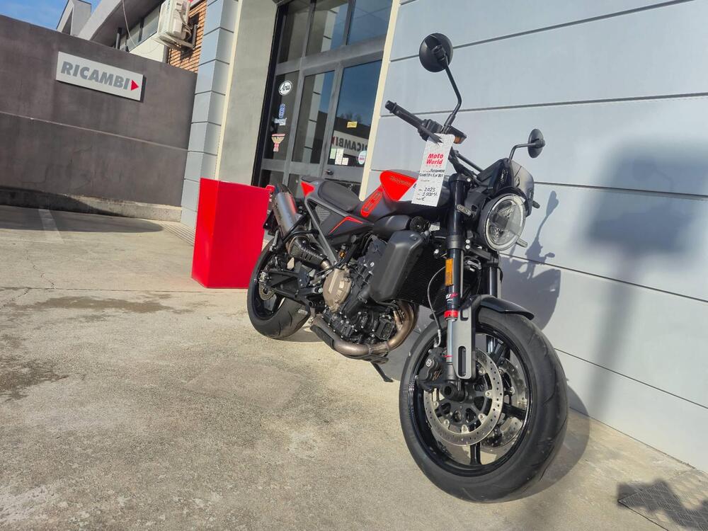 Husqvarna Svartpilen 801 (2024 - 25) (2)