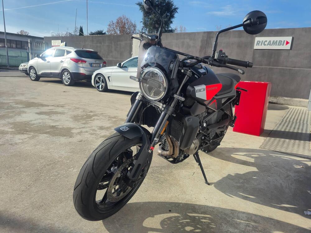 Husqvarna Svartpilen 801 (2024 - 25) (3)