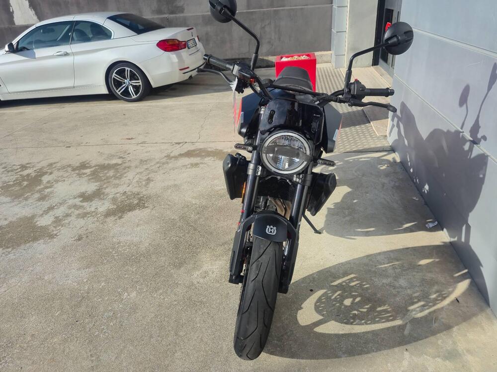 Husqvarna Svartpilen 801 (2024 - 25) (4)