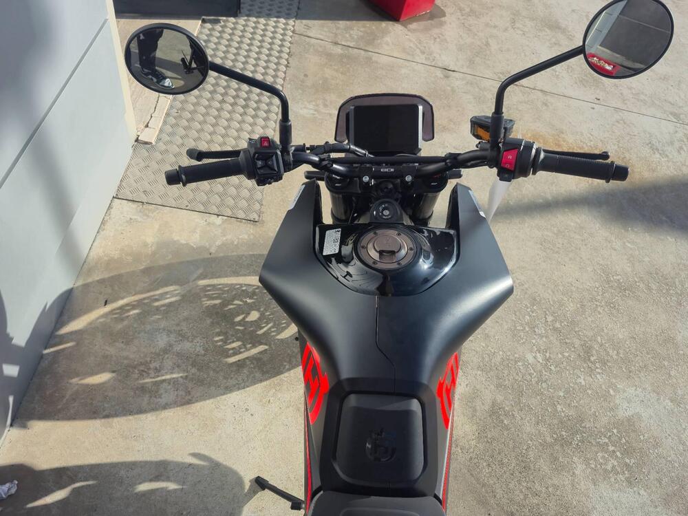 Husqvarna Svartpilen 801 (2024 - 25) (10)